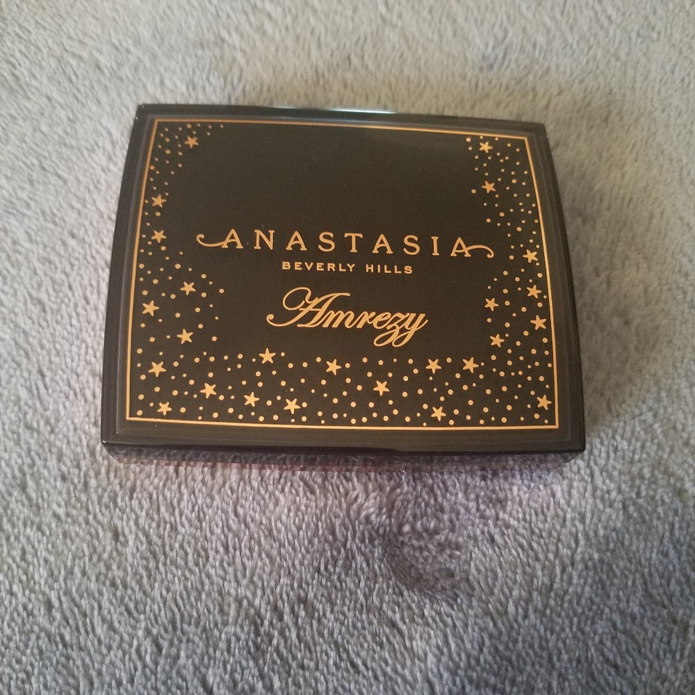 Anastasia Beverly Hills Amrezy highlight